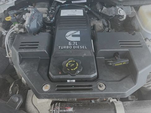 Used 2019 RAM 2500 Laramie AWD/4WD image 32