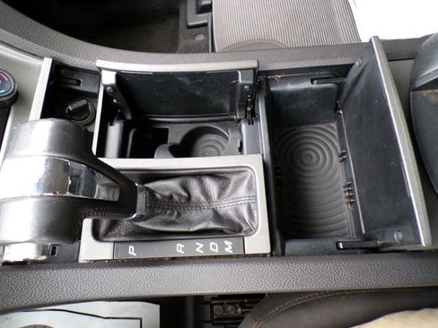 Used 2010 Ford Taurus SEL image 26