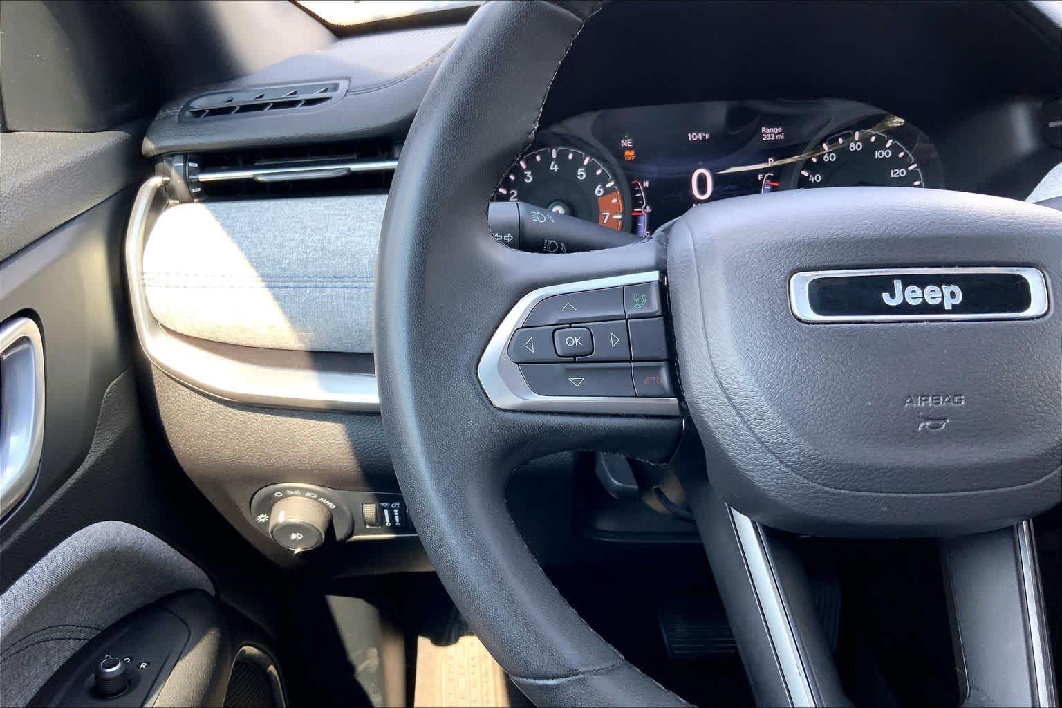 Used 2024 Jeep Compass Latitude AWD/4WD image 23