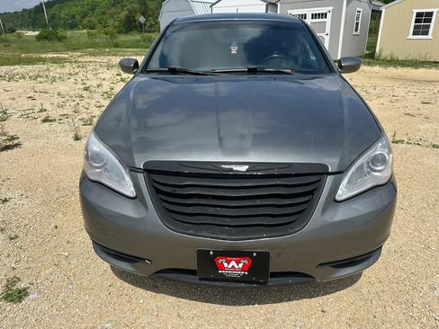 Used 2013 Chrysler 200 Touring FWD image 3