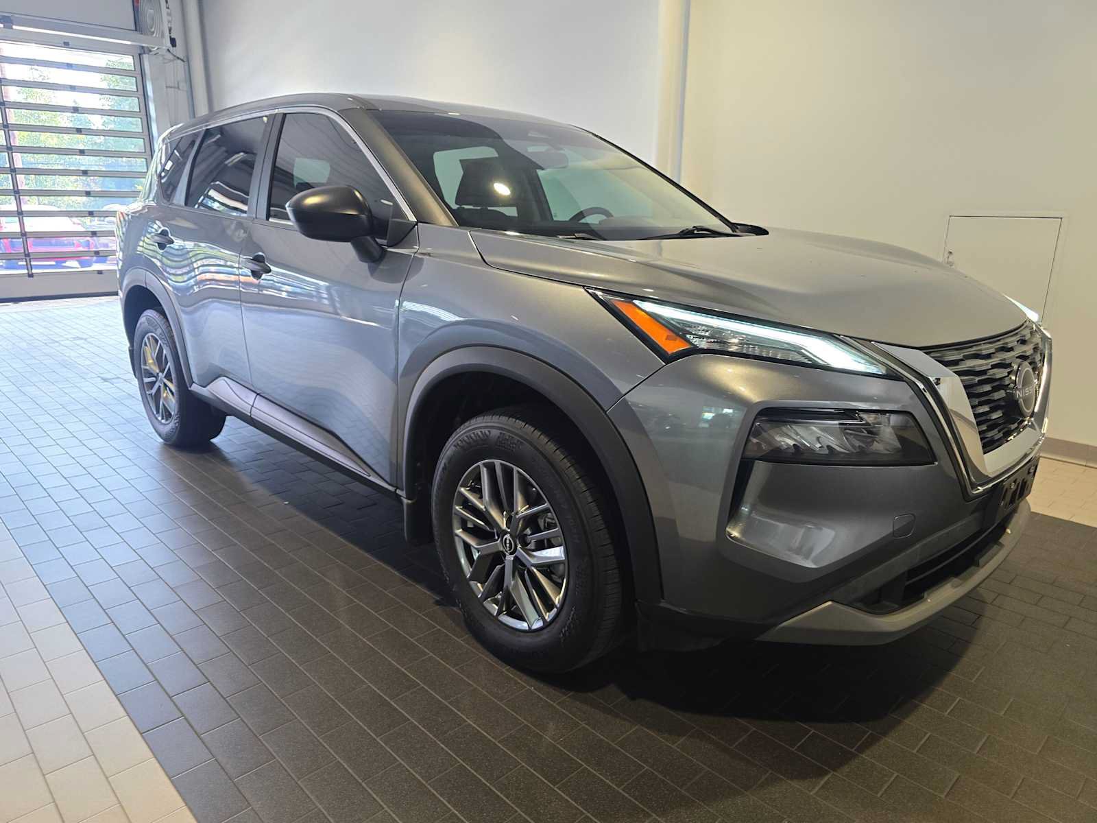 Used 2023 Nissan Rogue S AWD/4WD image 9