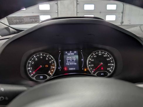 Used 2019 Jeep Renegade Latitude w/ Cold Weather Group AWD/4WD image 24