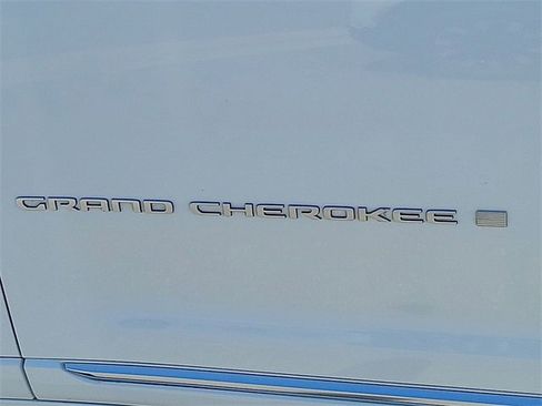 Used 2022 Jeep Grand Cherokee Summit image 21