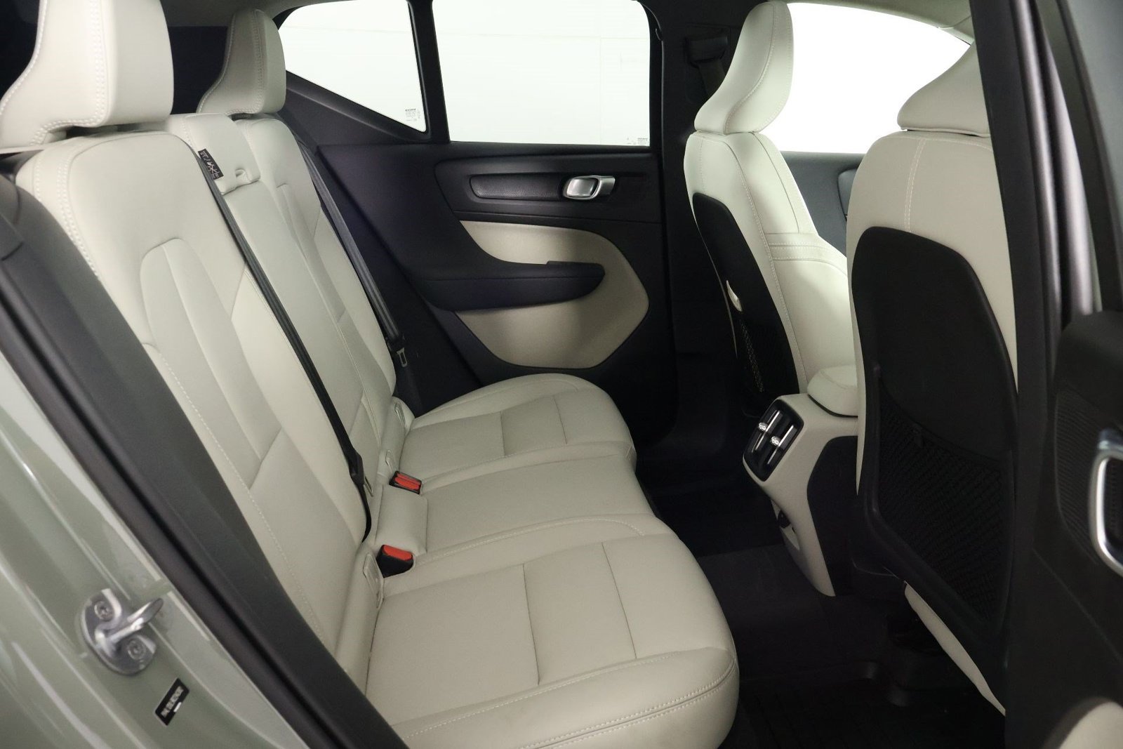 Used 2024 Volvo XC40 B5 Plus w/ Protection Package Premier AWD/4WD image 30