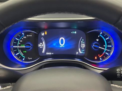 Used 2024 Chrysler Pacifica Limited FWD image 26