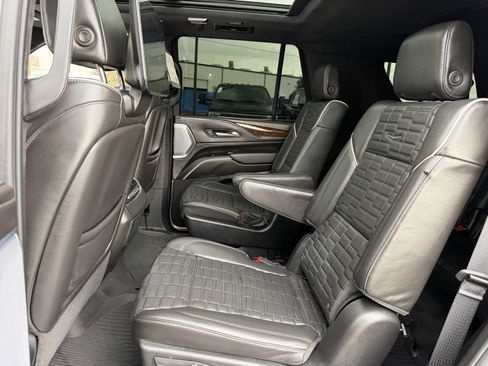 Used 2023 Cadillac Escalade Sport Platinum w/ LPO, ONYX Package AWD/4WD image 41