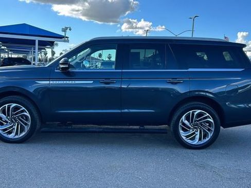 Used 2025 Lincoln Navigator Reserve image 8