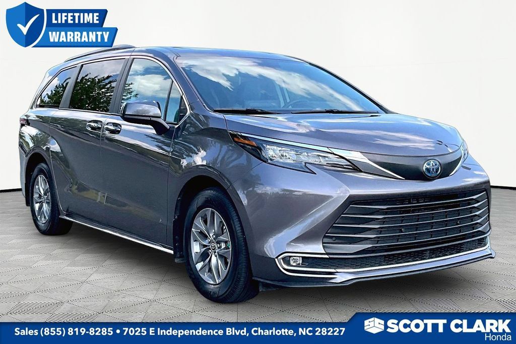 Used 2024 Toyota Sienna XLE w/ XLE Plus Package FWD 360° Tour