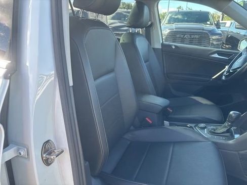 Used 2018 Volkswagen Tiguan SE w/ Panoramic Sunroof Package AWD/4WD image 10