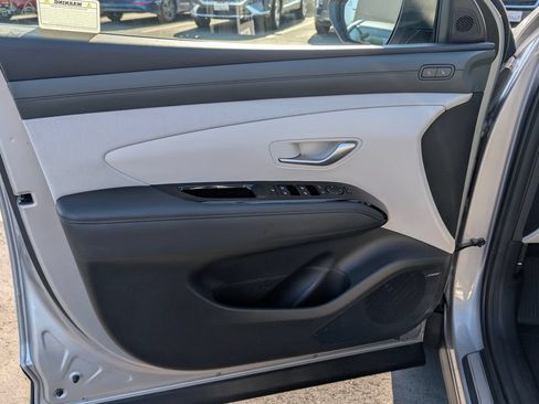 Certified 2025 Hyundai Tucson Limited AWD/4WD image 18