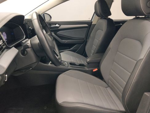 Used 2025 Volkswagen Jetta SE FWD image 17
