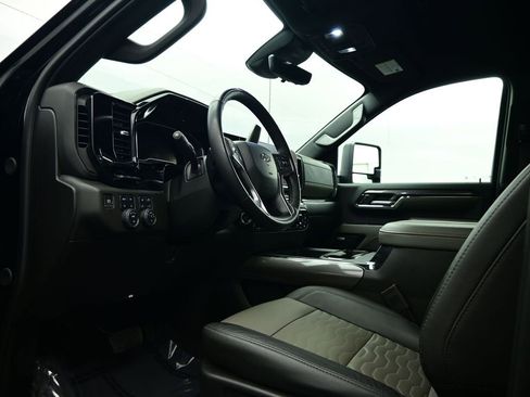 Used 2024 Chevrolet Silverado 2500 ZR2 w/ Technology Package image 46