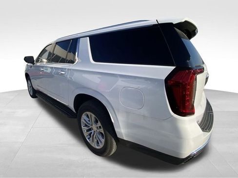 Used 2023 GMC Yukon XL SLT AWD/4WD image 5