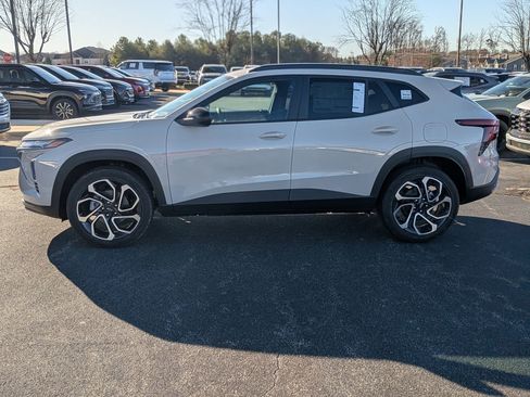 New 2026 Chevrolet Trax RS w/ Sunroof Package image 5