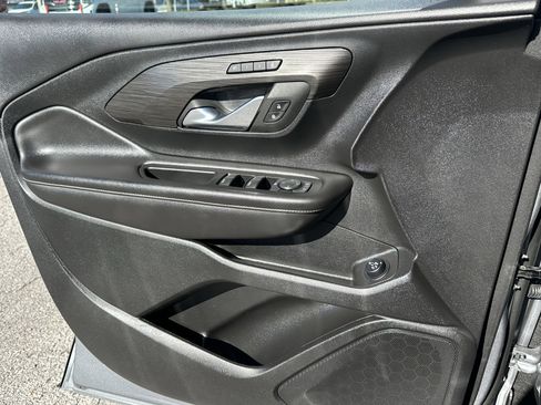 Used 2023 GMC Terrain SLT image 20