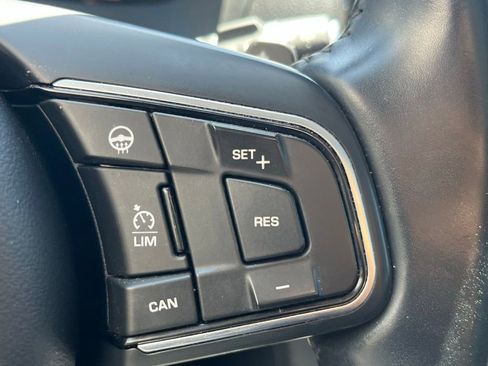 Used 2017 Jaguar F-PACE Prestige image 15