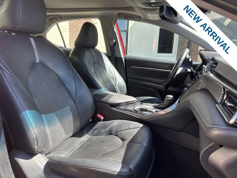Used 2019 Toyota Camry XSE FWD image 9