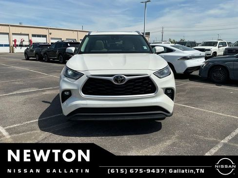 Used 2021 Toyota Highlander XLE FWD image 18