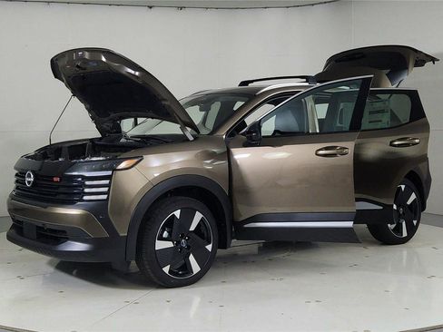 New 2026 Nissan Kicks SR w/ Illumination Package image 10