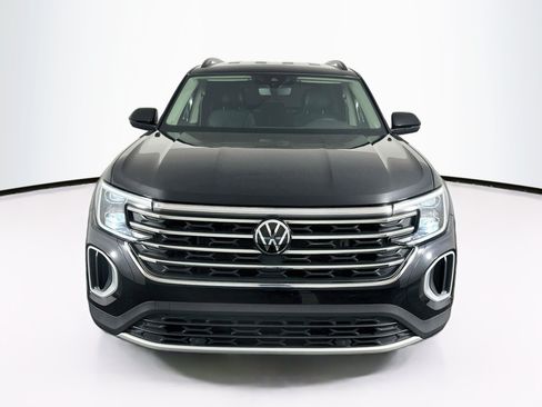 Used 2024 Volkswagen Atlas SE FWD image 2