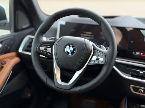 New 2026 BMW X5 xDrive50e image 11