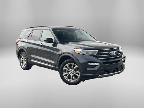 Certified 2024 Ford Explorer XLT w/ Equipment Group 202A AWD/4WD image 5