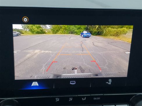 Used 2024 Chevrolet Colorado LT w/ LT Convenience Package image 17