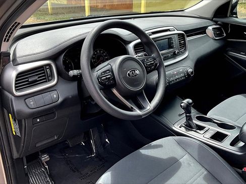 Used 2018 Kia Sorento L image 18