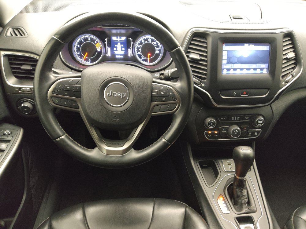 Used 2019 Jeep Cherokee Latitude Plus FWD image 22