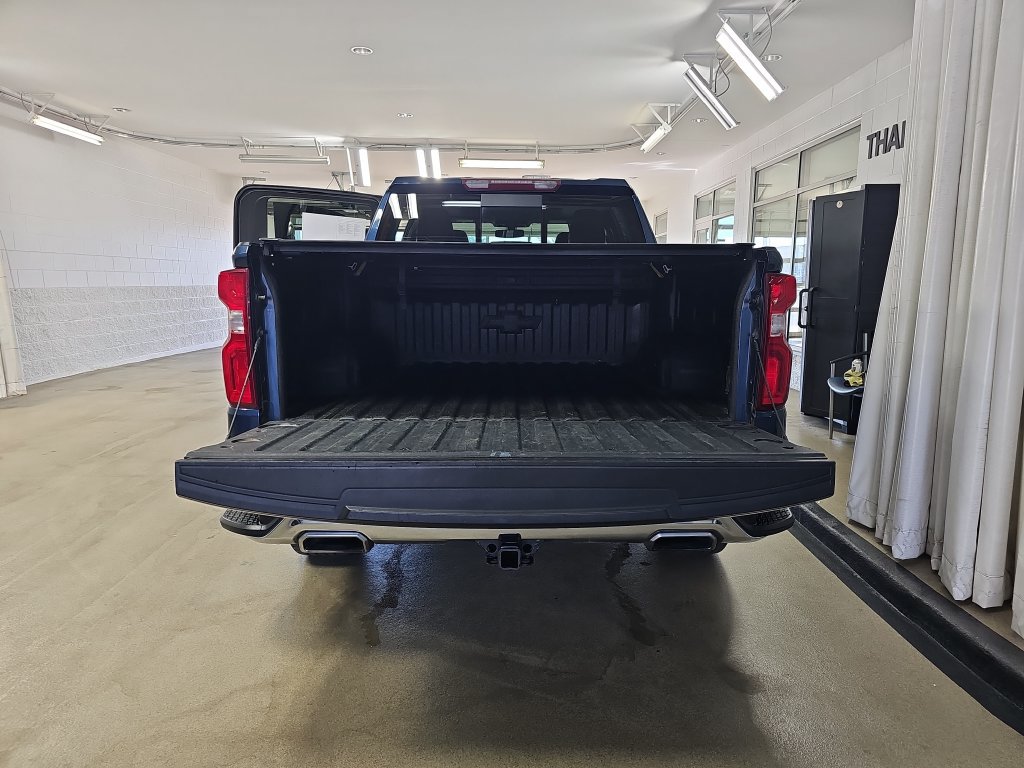 Used 2019 Chevrolet Silverado 1500 LTZ AWD/4WD image 15