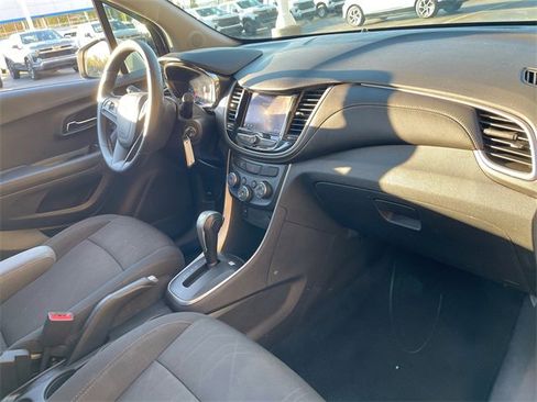 Certified 2020 Chevrolet Trax LT image 25