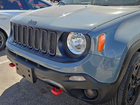 Used 2017 Jeep Renegade Trailhawk AWD/4WD image 2