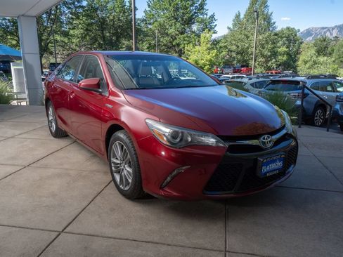 Used 2015 Toyota Camry SE FWD image 2