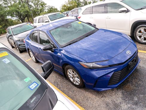 Used 2025 Toyota Camry LE FWD image 7