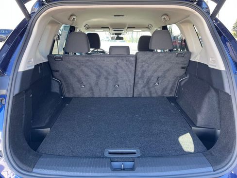 Used 2025 Nissan Rogue SV image 34
