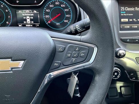 Used 2017 Chevrolet Cruze LT image 24