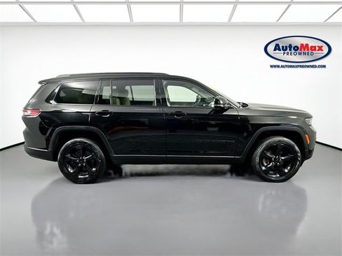 Used 2023 Jeep Grand Cherokee L Limited w/ Black Appearance Package image 10
