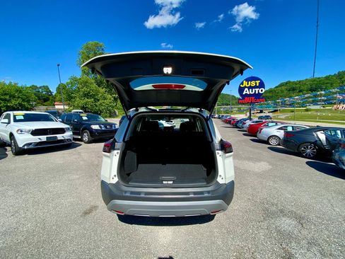 Used 2022 Nissan Rogue SV FWD image 17