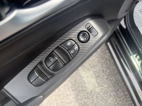 Used 2025 Nissan Altima 2.5 SV FWD image 12