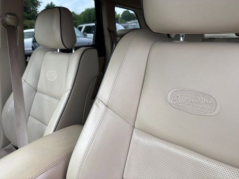 Used 2014 Jeep Grand Cherokee Overland AWD/4WD image 22