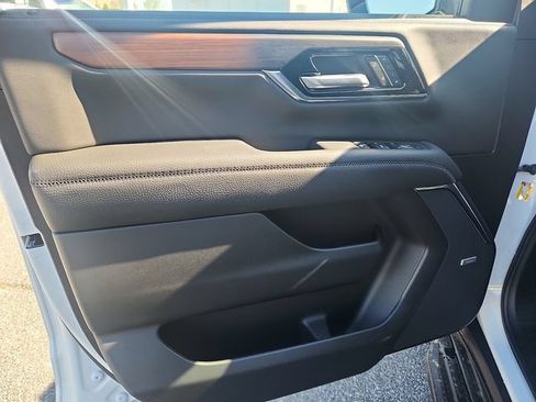 New 2026 GMC Yukon Denali AWD/4WD image 8
