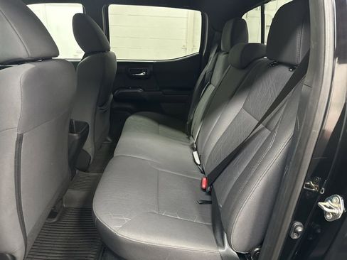 Used 2019 Toyota Tacoma TRD Sport AWD/4WD image 37