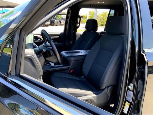 Used 2023 Chevrolet Suburban LS RWD image 7