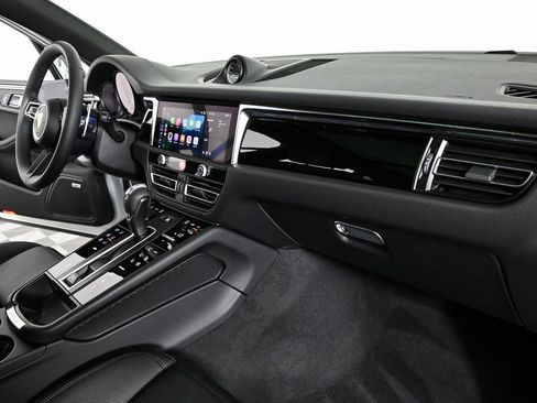 Certified 2025 Porsche Macan AWD image 24