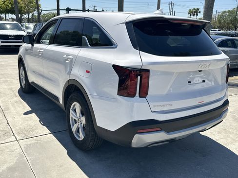 New 2026 Kia Sorento LX FWD image 8