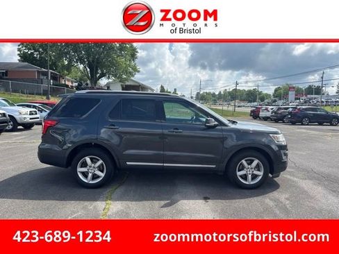 Used 2017 Ford Explorer XLT w/ Equipment Group 202A AWD/4WD image 1