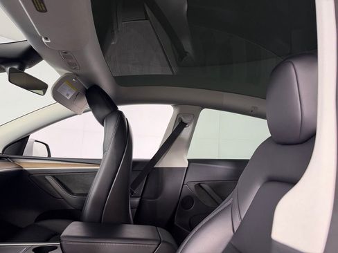 Used 2024 Tesla Model Y Long Range RWD image 21