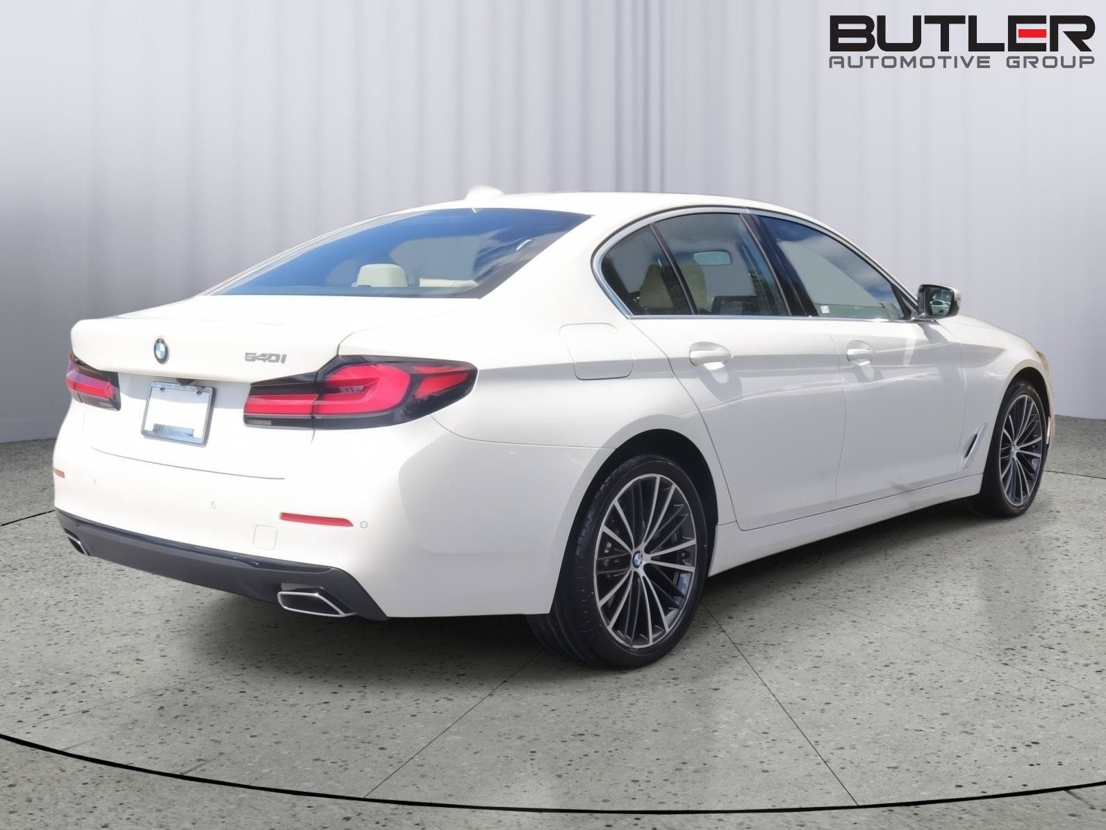 Used 2023 BMW 540i w/ Premium Package RWD image 5
