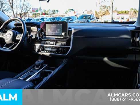 Used 2025 Nissan Pathfinder SV image 28