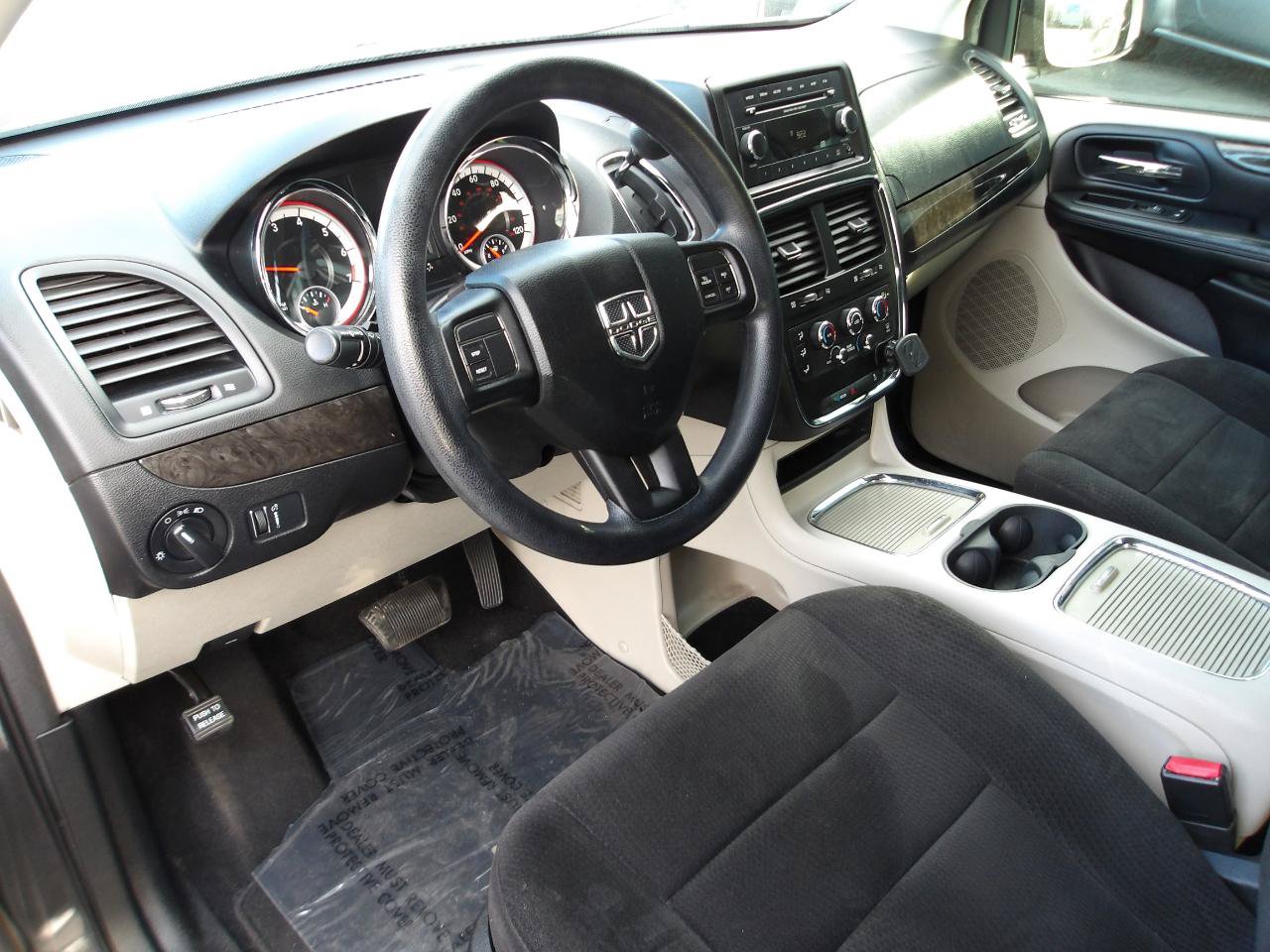 Used 2012 Dodge Grand Caravan SXT FWD image 9